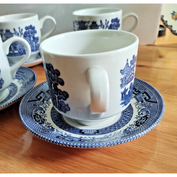 Blue Willow Porcelain Teacup and Saucer sets(4) Churchill England - Picture 4 of 15